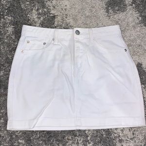 White denim skirt